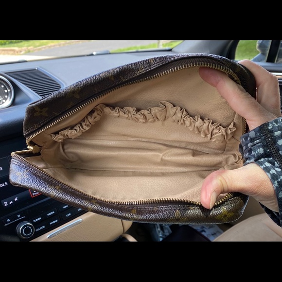 Louis Vuitton Handbags - Louis Vuitton Clutch